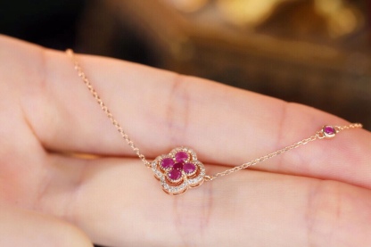 18k Gold Bracelet, Clover Design, 0.40ct Ruby, 0.10ct Natural Diamond
