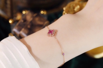 18k Gold Bracelet, Clover Design, 0.40ct Ruby, 0.10ct Natural Diamond