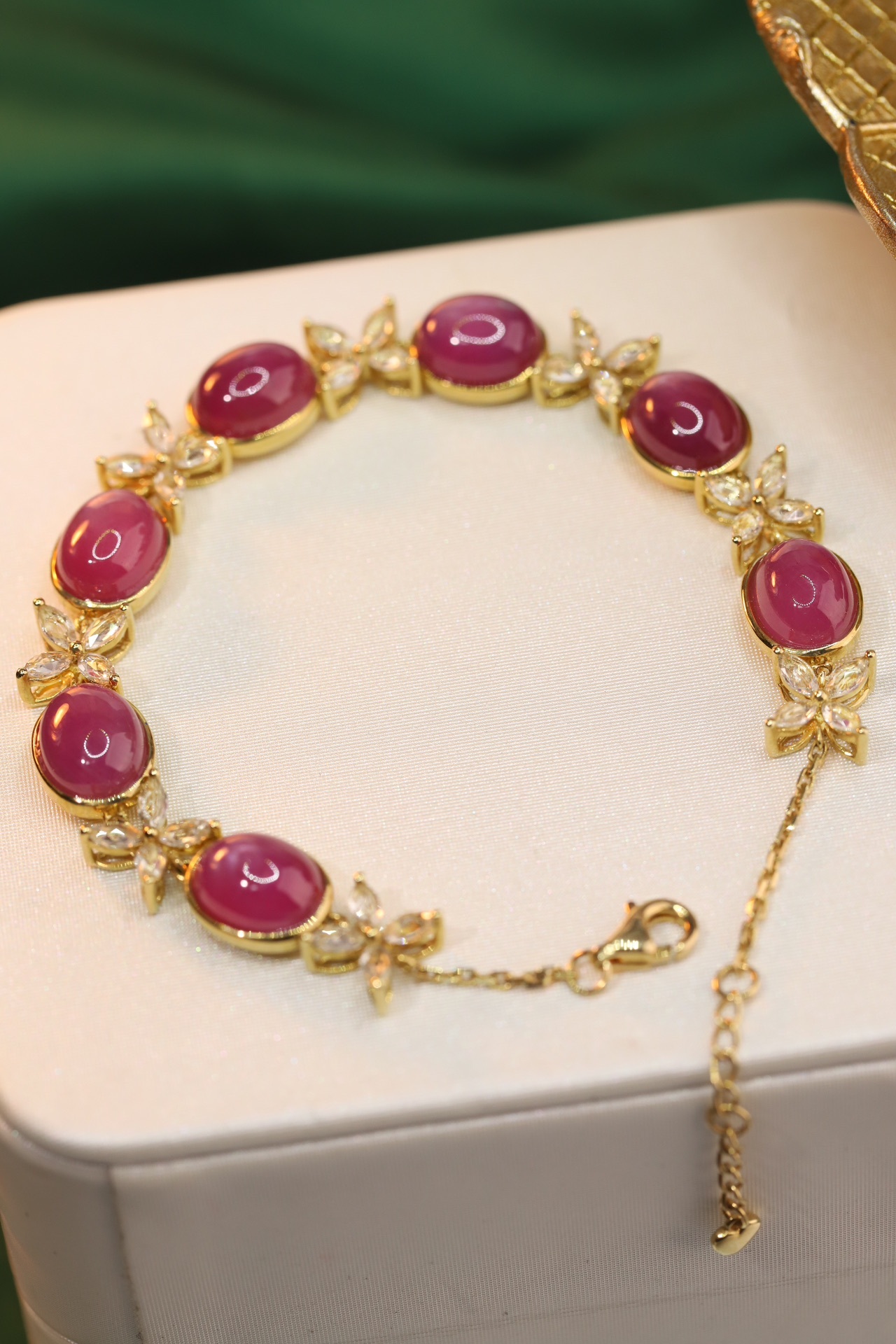 18k Gold Bracelet with 20ct Ruby and 2.48ct Sapphire