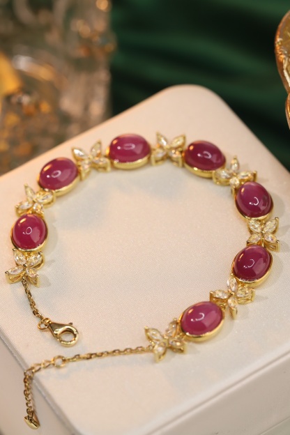 18k Gold Bracelet with 20ct Ruby and 2.48ct Sapphire