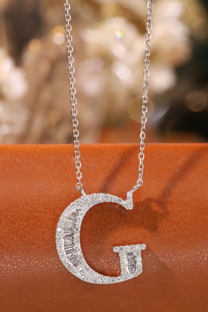 18k Gold Necklace with the Letter "G" Inlaid with 0.40ct Natural Diamond