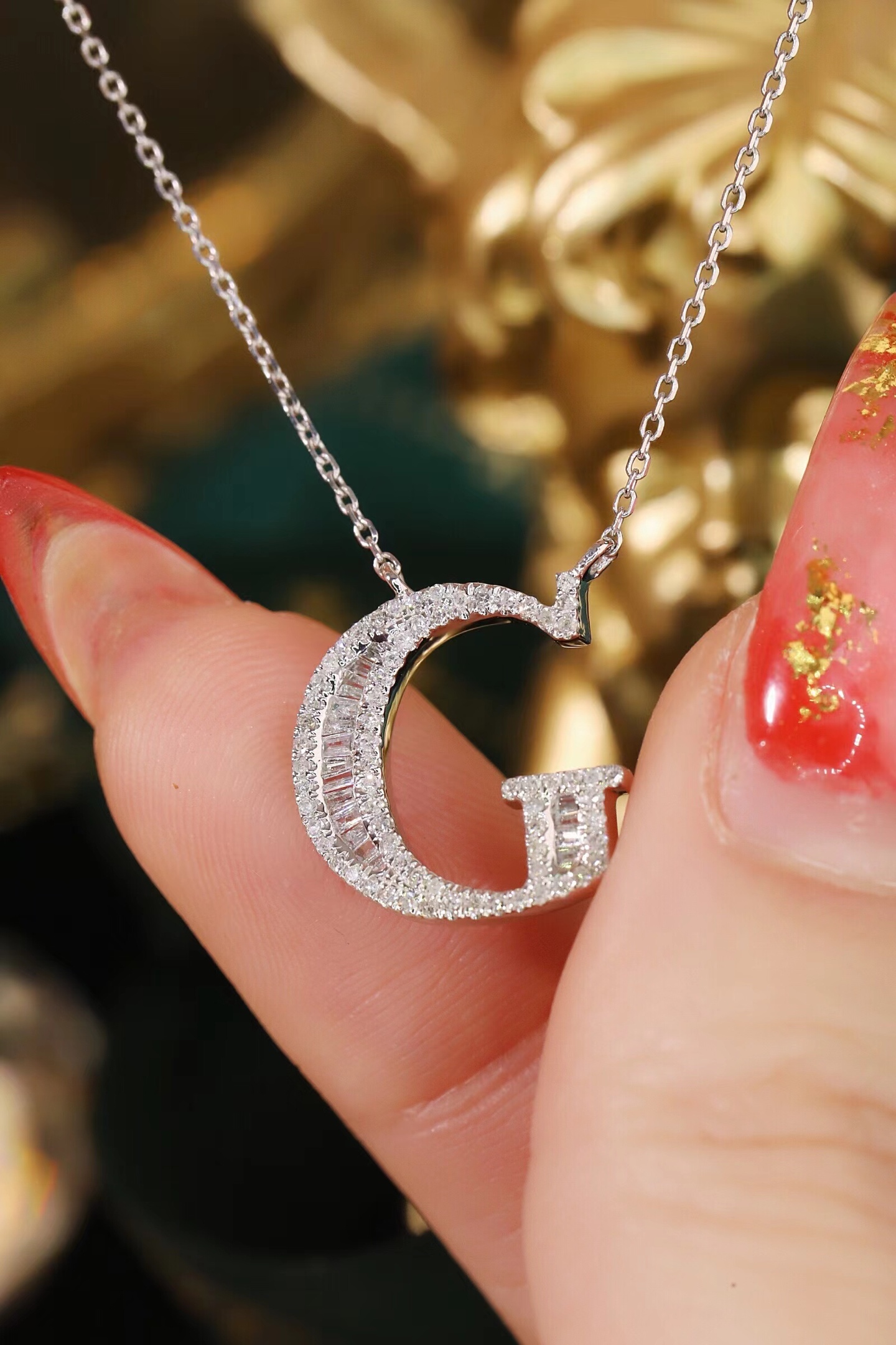 18k Gold Necklace with the Letter "G" Inlaid with 0.40ct Natural Diamond