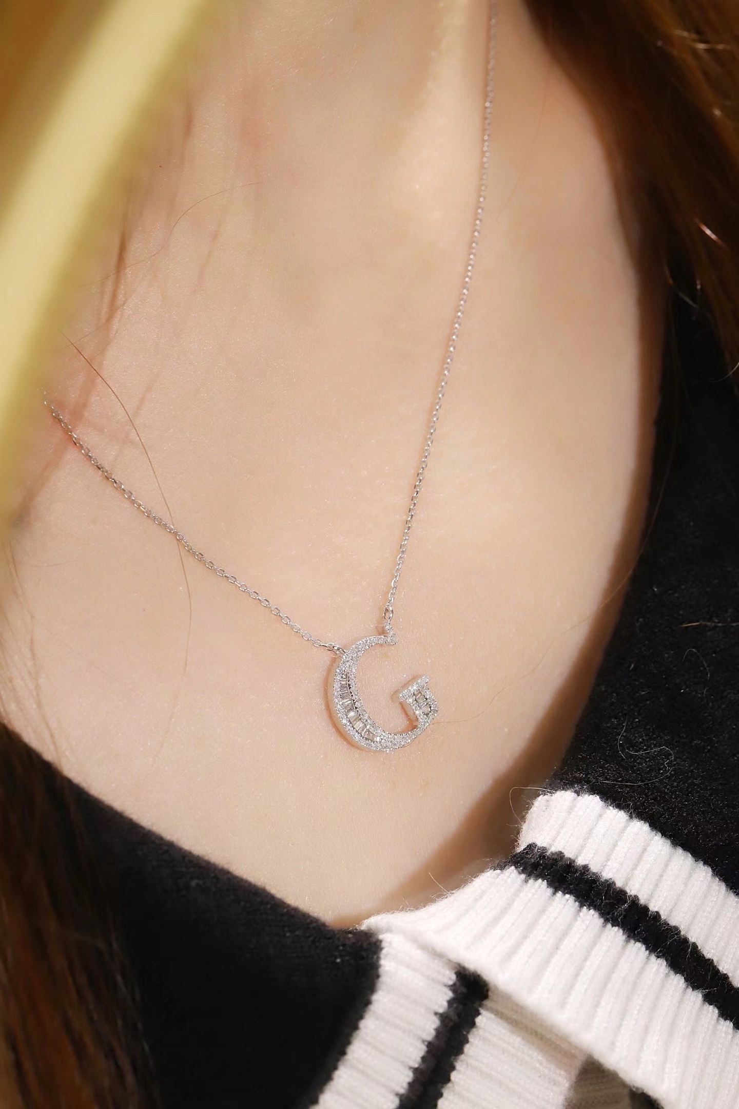 18k Gold Necklace with the Letter "G" Inlaid with 0.40ct Natural Diamond