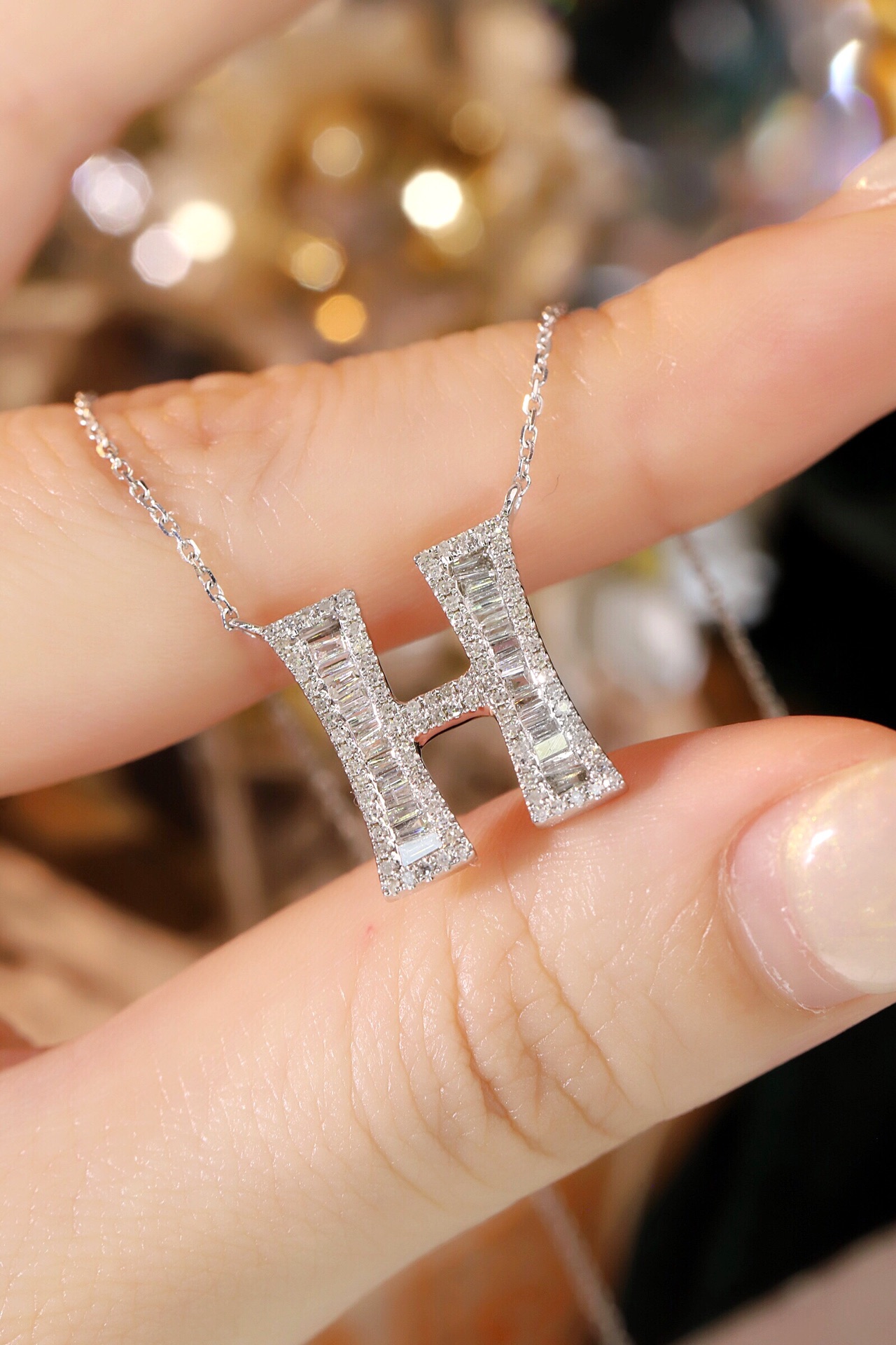 18k Gold Necklace with the Letter "H" Inlaid with 0.47ct Natural Diamond