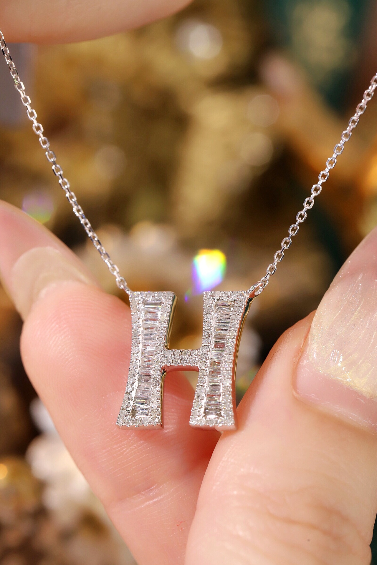 18k Gold Necklace with the Letter "H" Inlaid with 0.47ct Natural Diamond