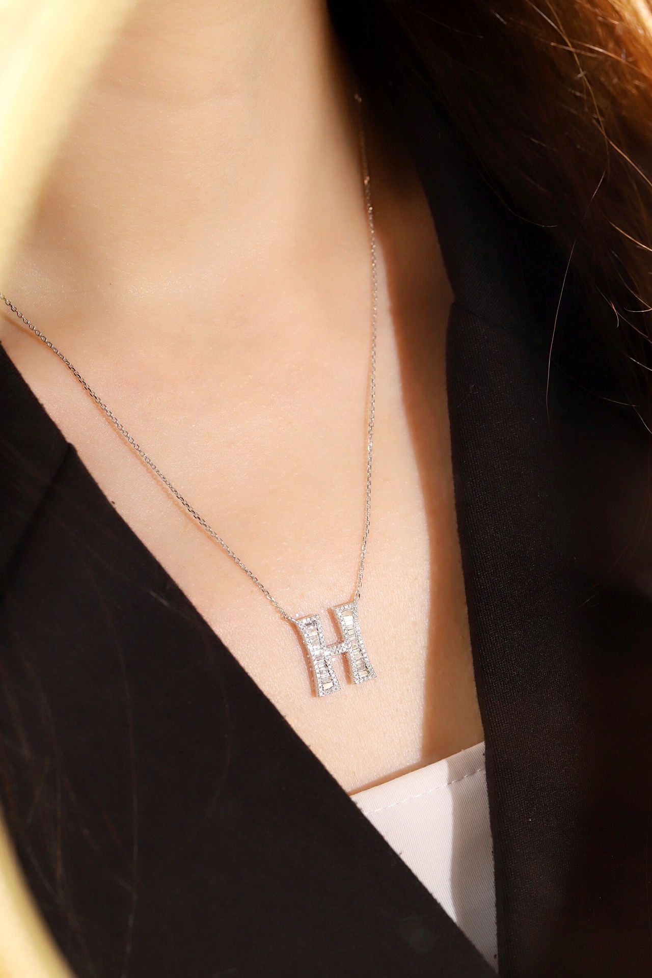 18k Gold Necklace with the Letter "H" Inlaid with 0.47ct Natural Diamond