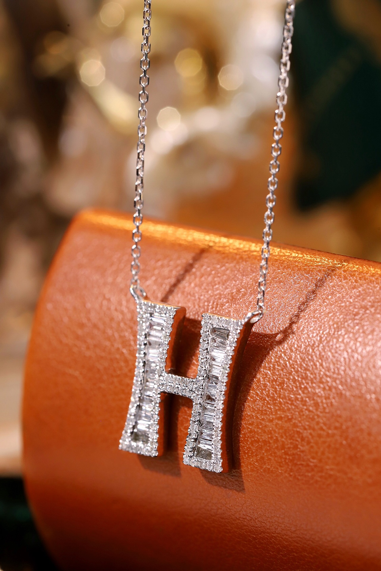 18k Gold Necklace with the Letter "H" Inlaid with 0.47ct Natural Diamond