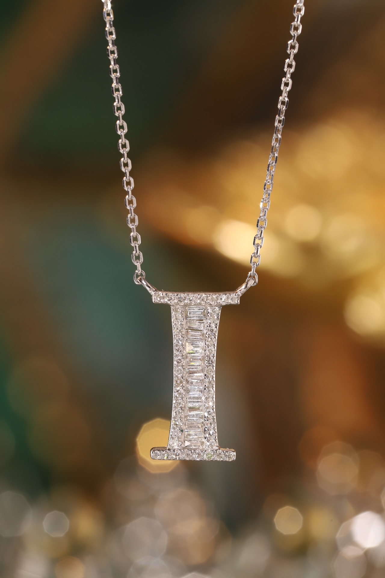 18k Gold Necklace with the Letter "I" Inlaid with 0.29ct Natural Diamond