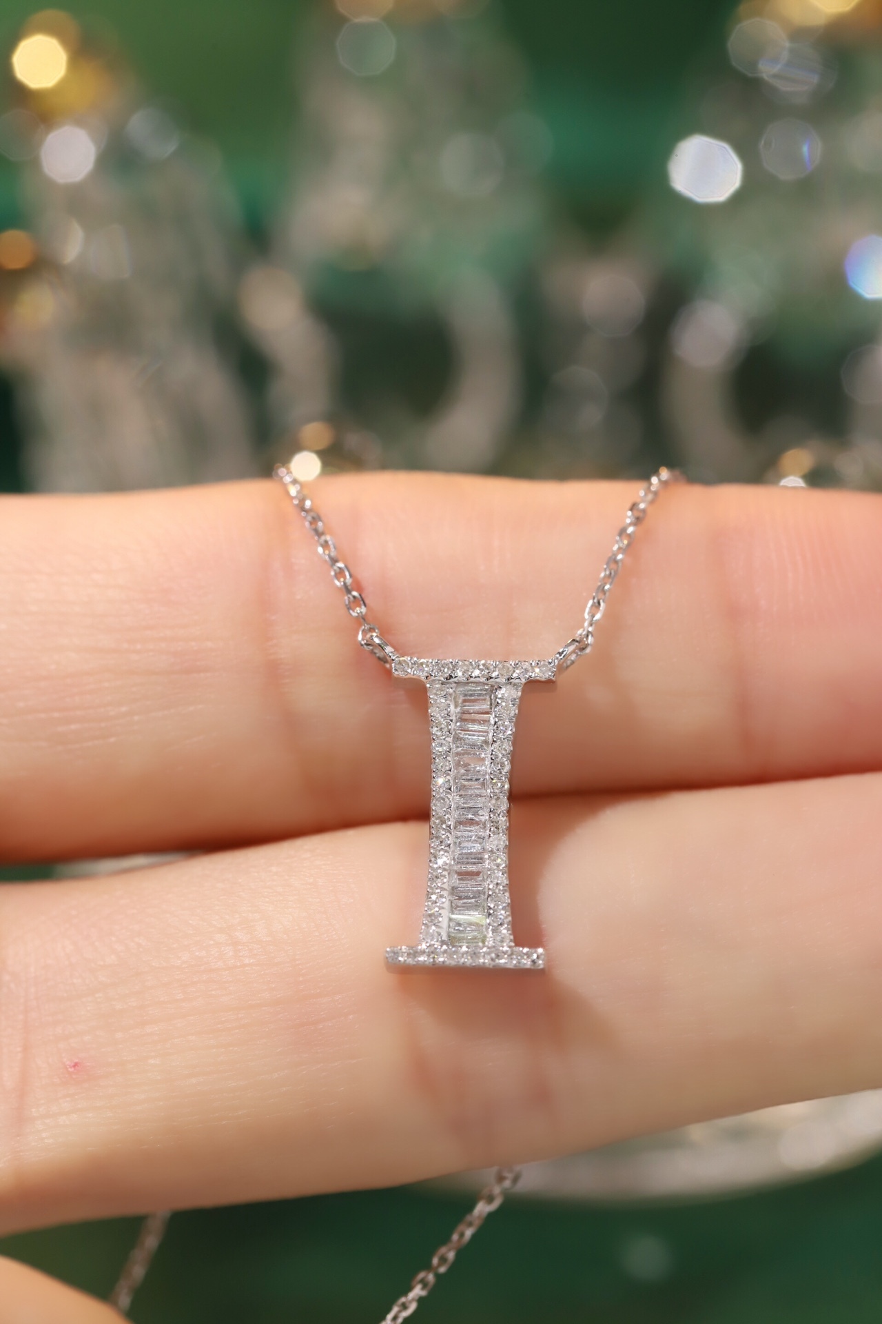 18k Gold Necklace with the Letter "I" Inlaid with 0.29ct Natural Diamond