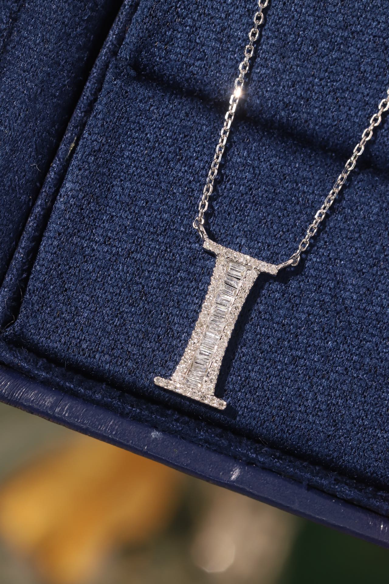 18k Gold Necklace with the Letter "I" Inlaid with 0.29ct Natural Diamond