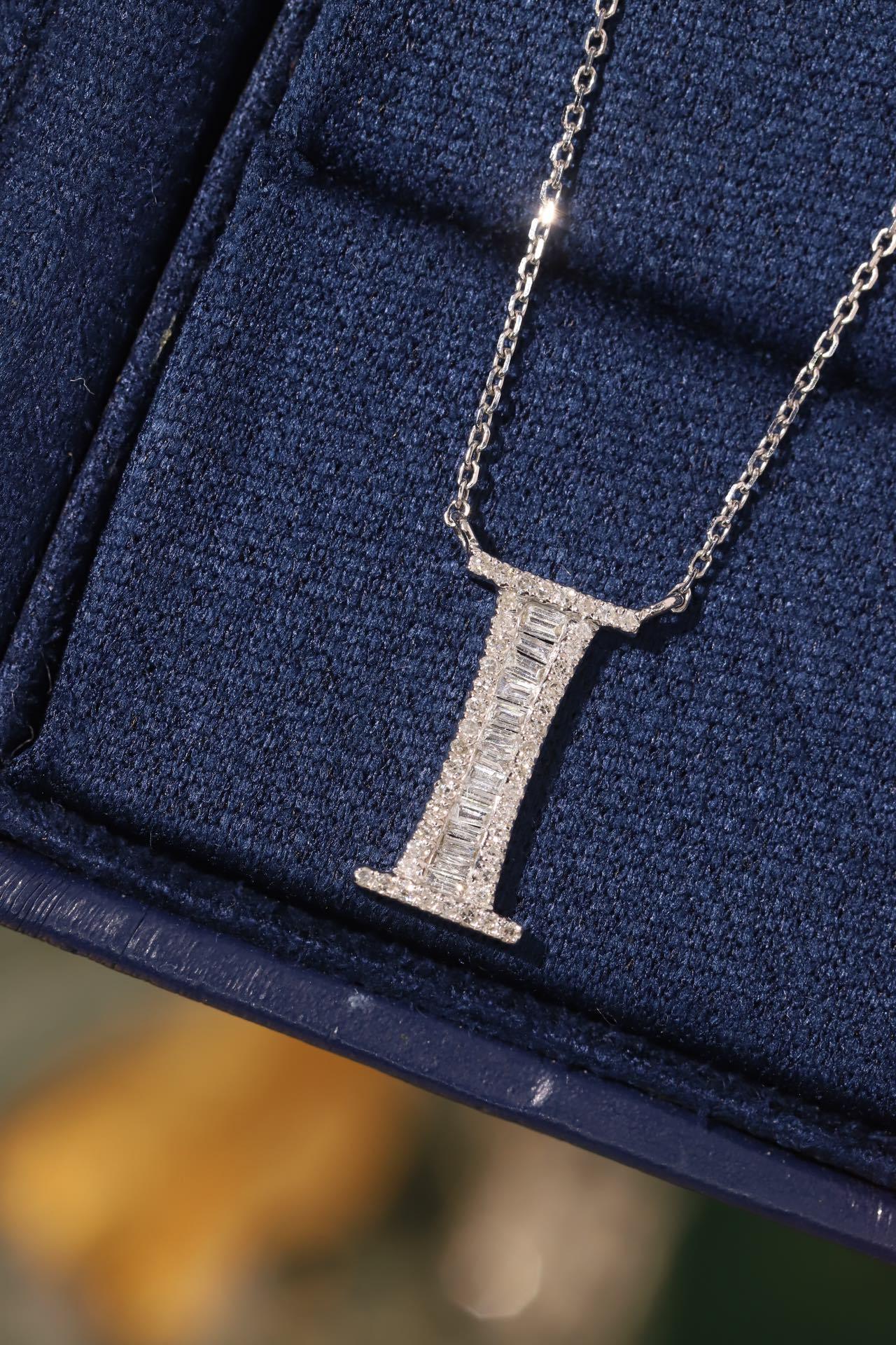18k Gold Necklace with the Letter "I" Inlaid with 0.29ct Natural Diamond
