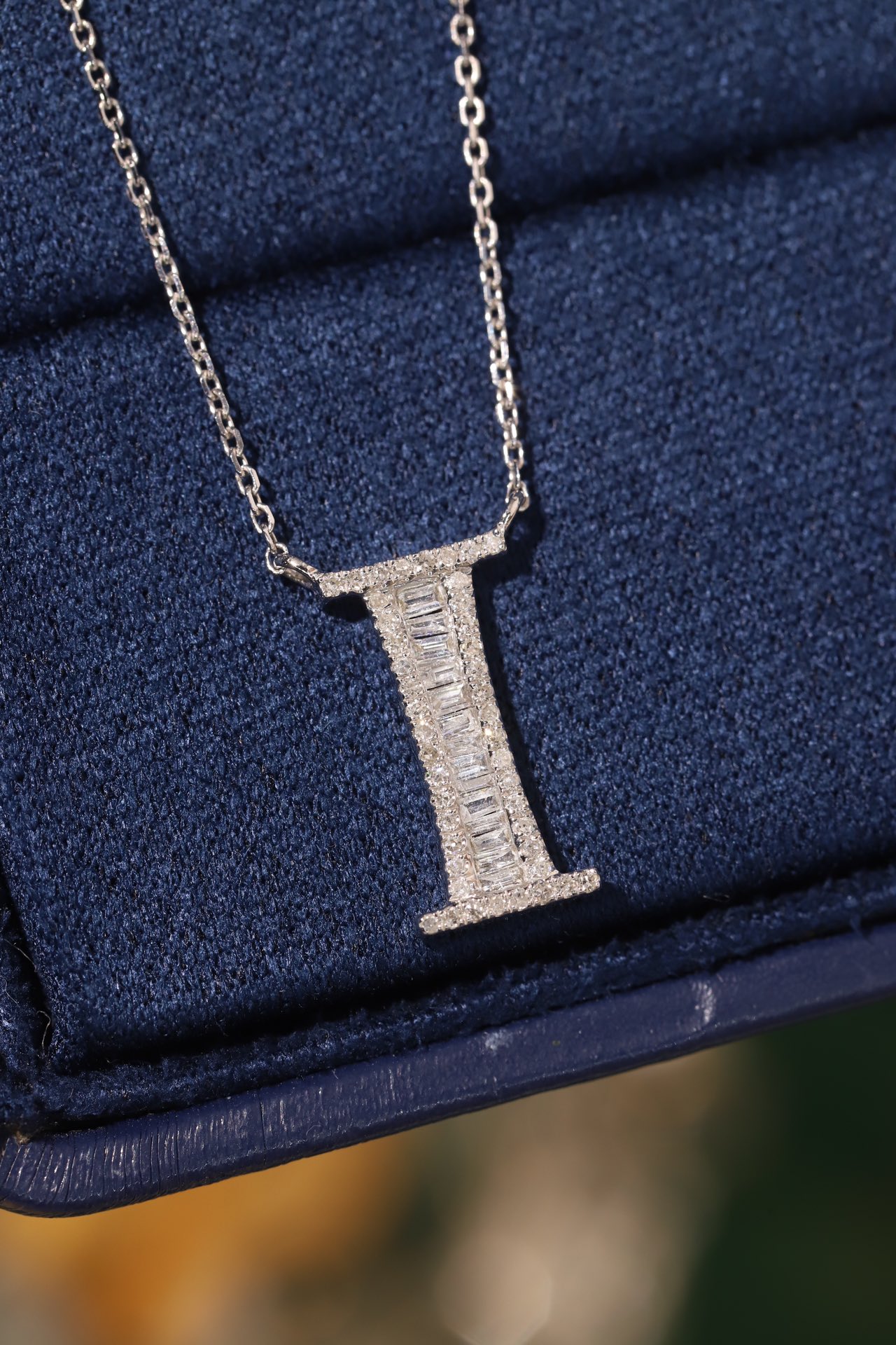 18k Gold Necklace with the Letter "I" Inlaid with 0.29ct Natural Diamond