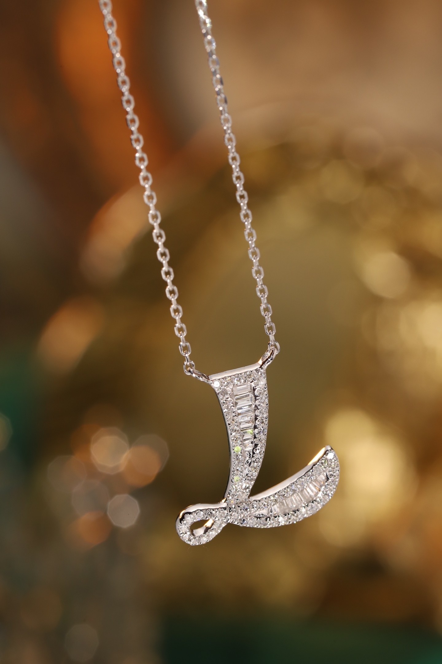 18k Gold Necklace with the Letter "L" Inlaid with 0.35ct Natural Diamond