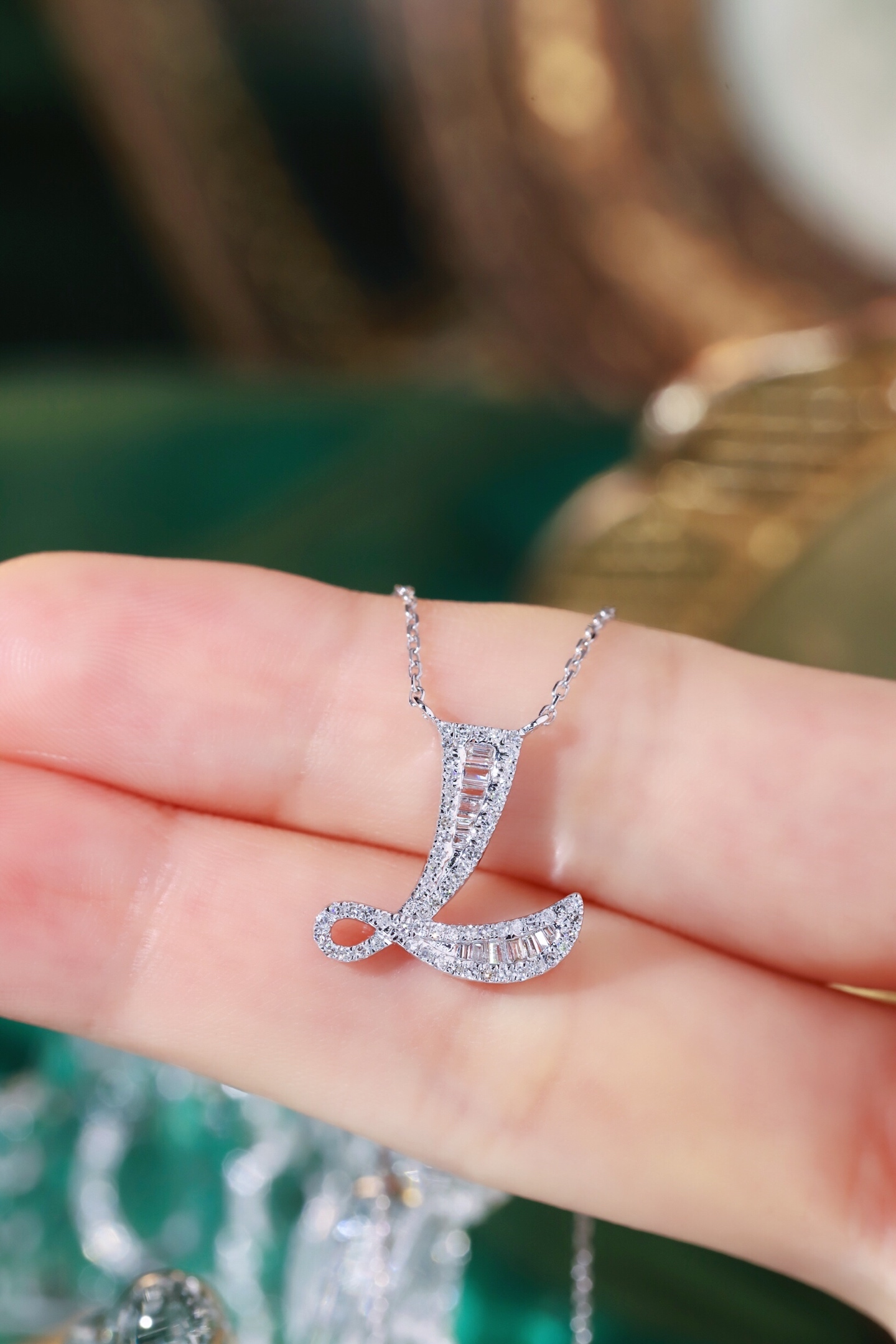 18k Gold Necklace with the Letter "L" Inlaid with 0.35ct Natural Diamond