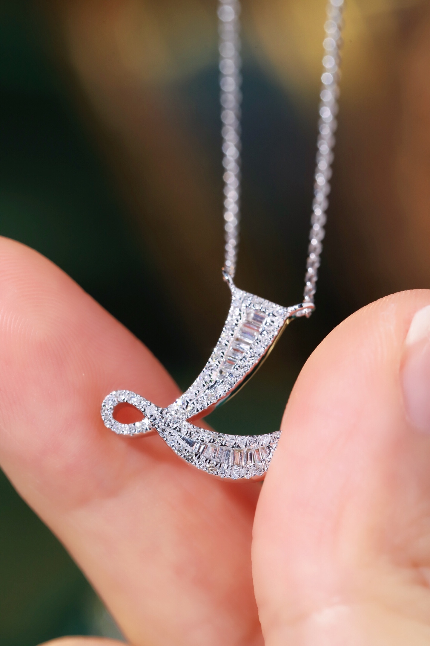 18k Gold Necklace with the Letter "L" Inlaid with 0.35ct Natural Diamond