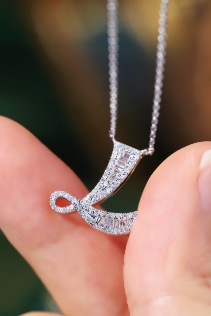 18k Gold Necklace with the Letter "L" Inlaid with 0.35ct Natural Diamond