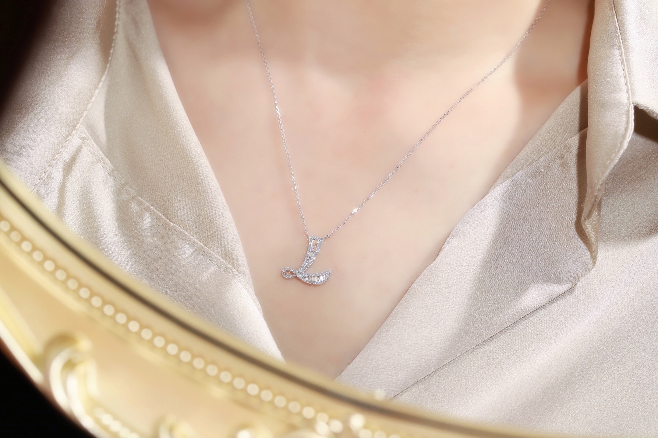 18k Gold Necklace with the Letter "L" Inlaid with 0.35ct Natural Diamond