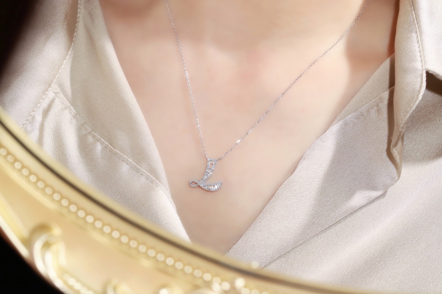 18k Gold Necklace with the Letter "L" Inlaid with 0.35ct Natural Diamond