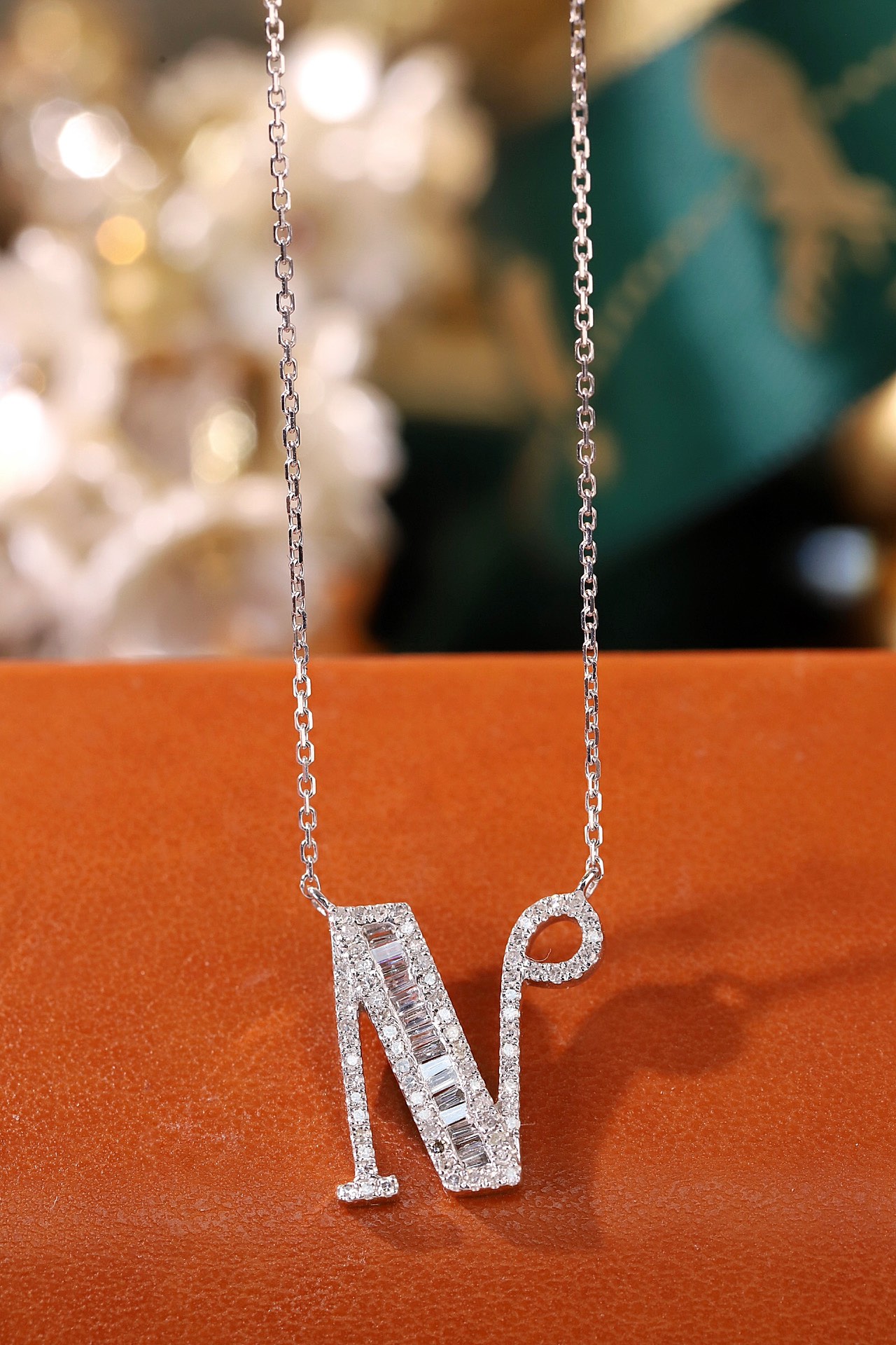 18k Gold Necklace with the Letter "N" Inlaid with 0.40ct Natural Diamond