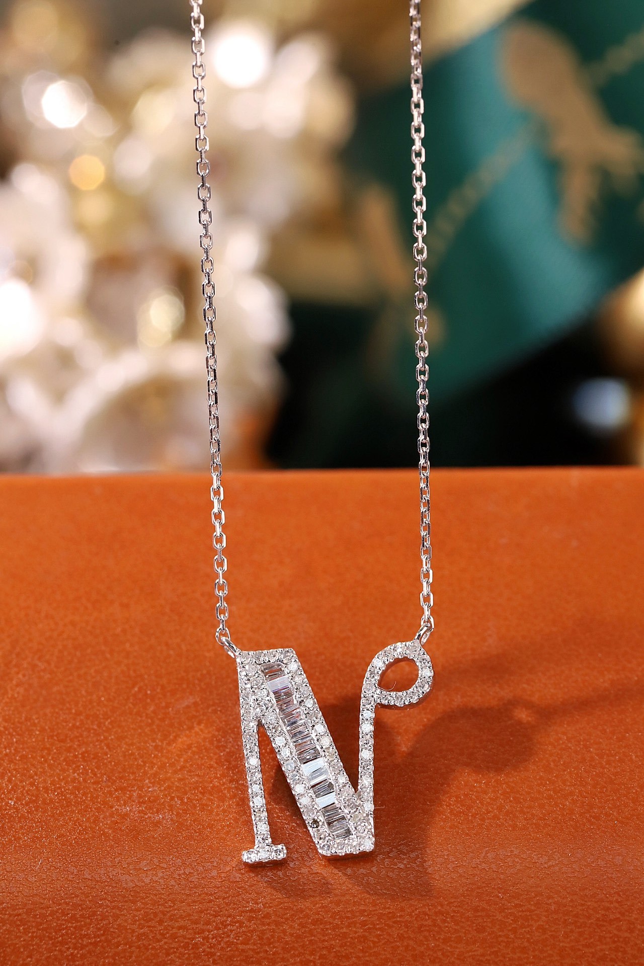 18k Gold Necklace with the Letter "N" Inlaid with 0.40ct Natural Diamond
