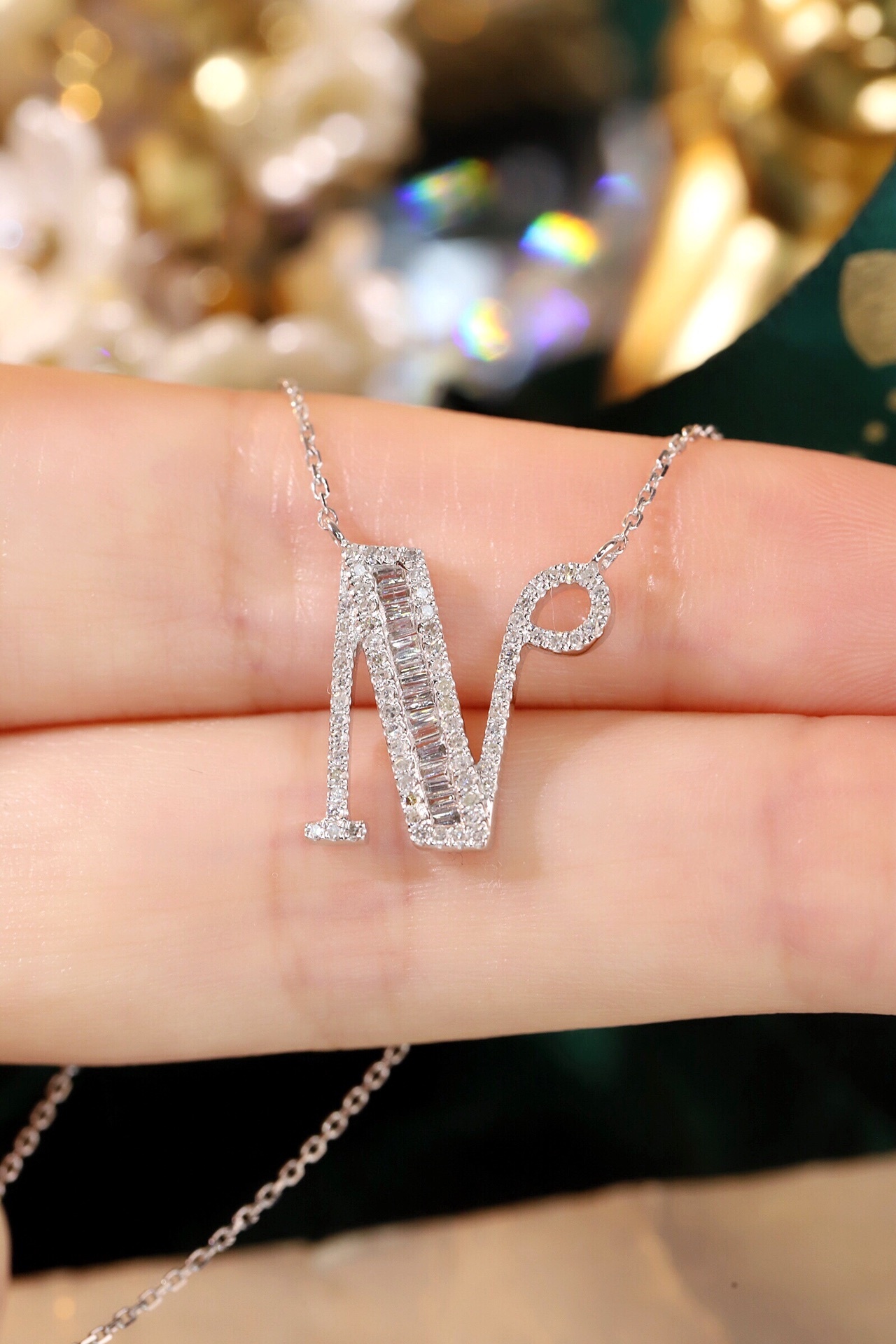 18k Gold Necklace with the Letter "N" Inlaid with 0.40ct Natural Diamond