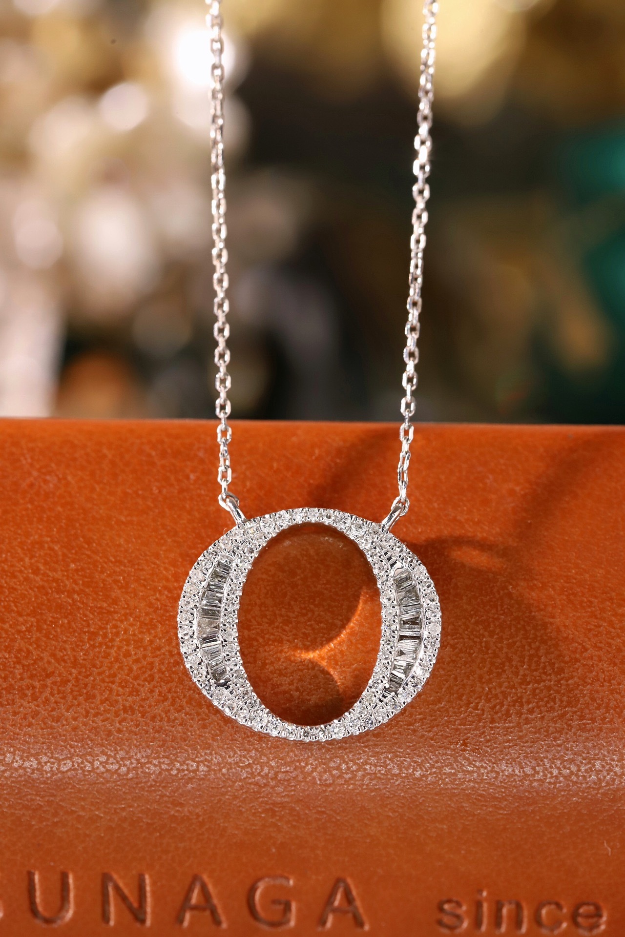 18k Gold Necklace with the Letter "O" Inlaid with 0.37ct Natural Diamond