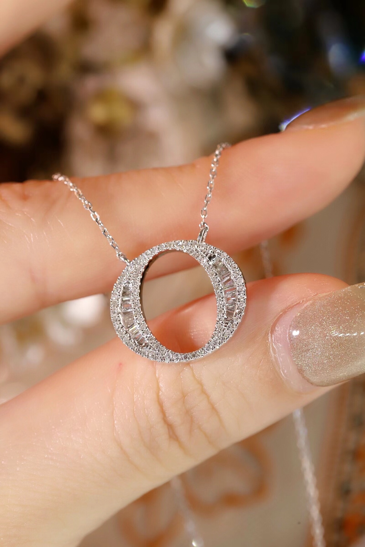 18k Gold Necklace with the Letter "O" Inlaid with 0.37ct Natural Diamond