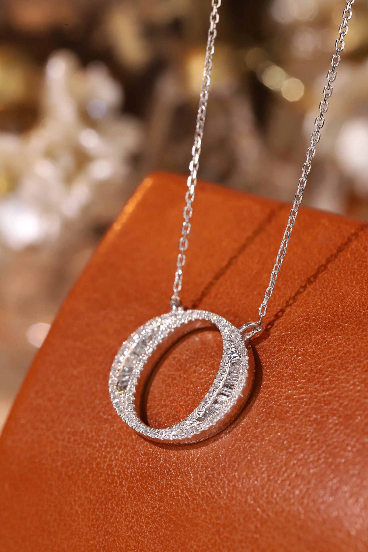 18k Gold Necklace with the Letter "O" Inlaid with 0.37ct Natural Diamond