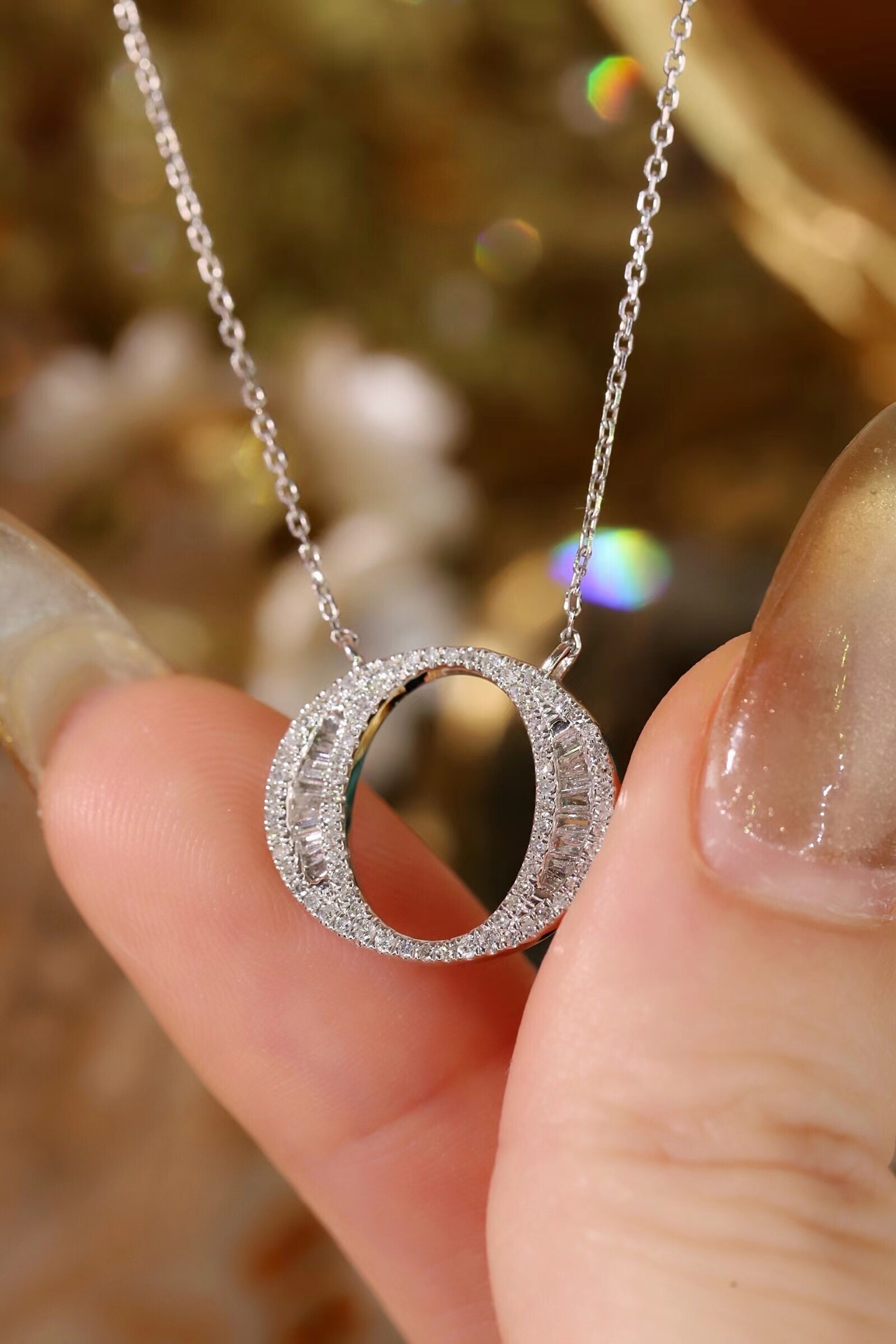 18k Gold Necklace with the Letter "O" Inlaid with 0.37ct Natural Diamond