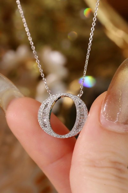 18k Gold Necklace with the Letter "O" Inlaid with 0.37ct Natural Diamond