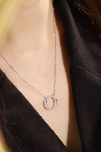 18k Gold Necklace with the Letter "O" Inlaid with 0.37ct Natural Diamond