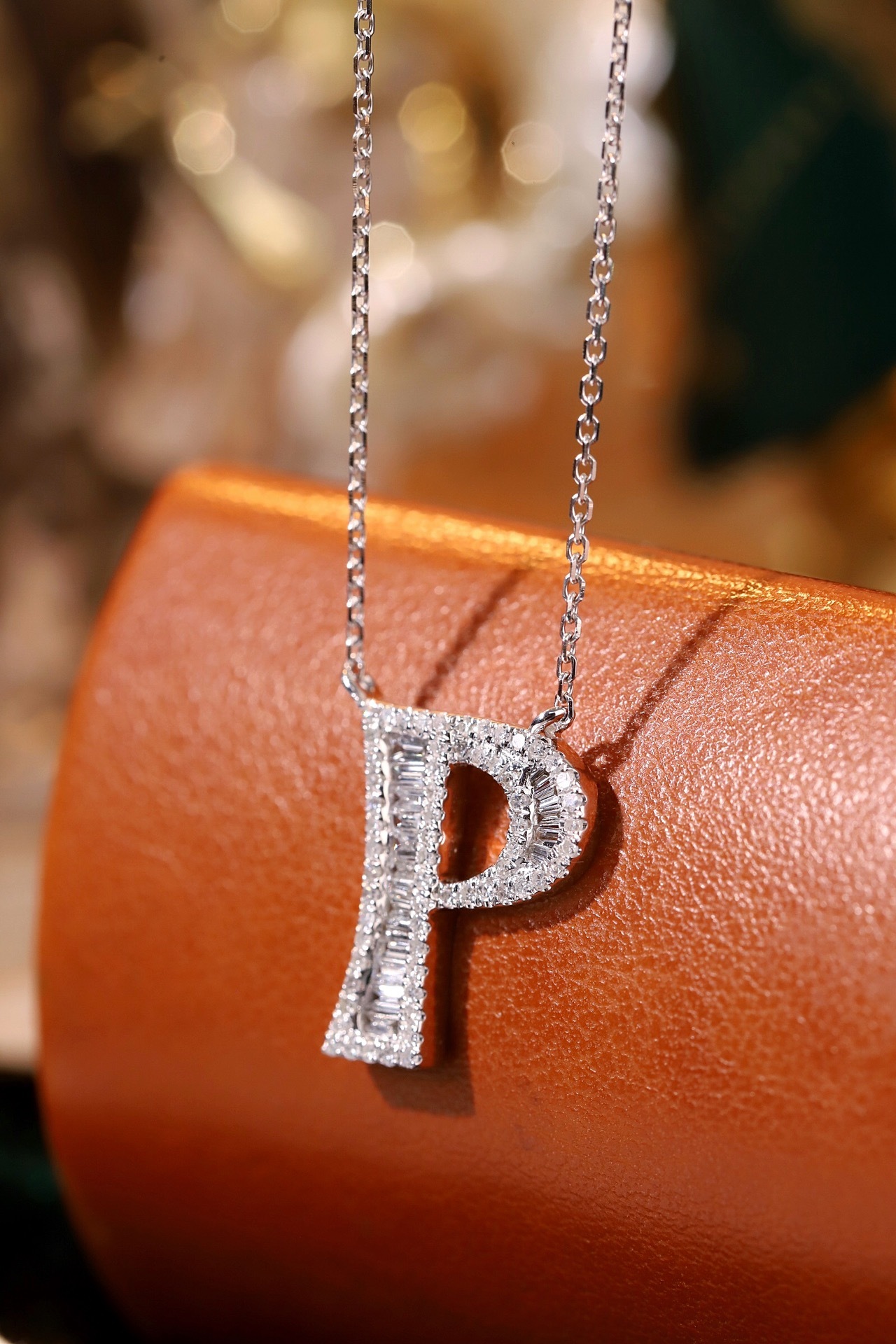 18k Gold Necklace with the Letter "P" Inlaid with 0.38ct Natural Diamond