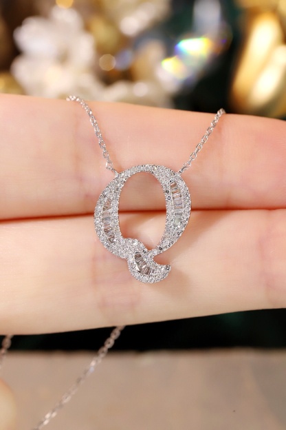 18k Gold Necklace with the Letter "Q" Inlaid with 0.47ct Natural Diamond