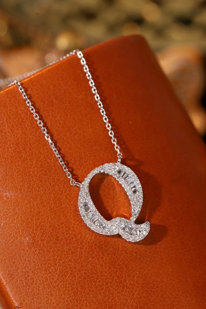 18k Gold Necklace with the Letter "Q" Inlaid with 0.47ct Natural Diamond
