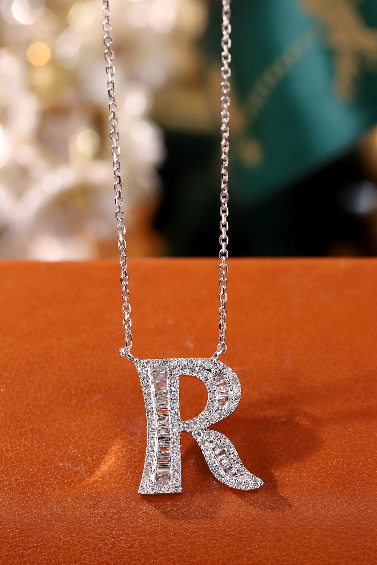 18k Gold Necklace with the Letter "R" Inlaid with 0.50ct Natural Diamond