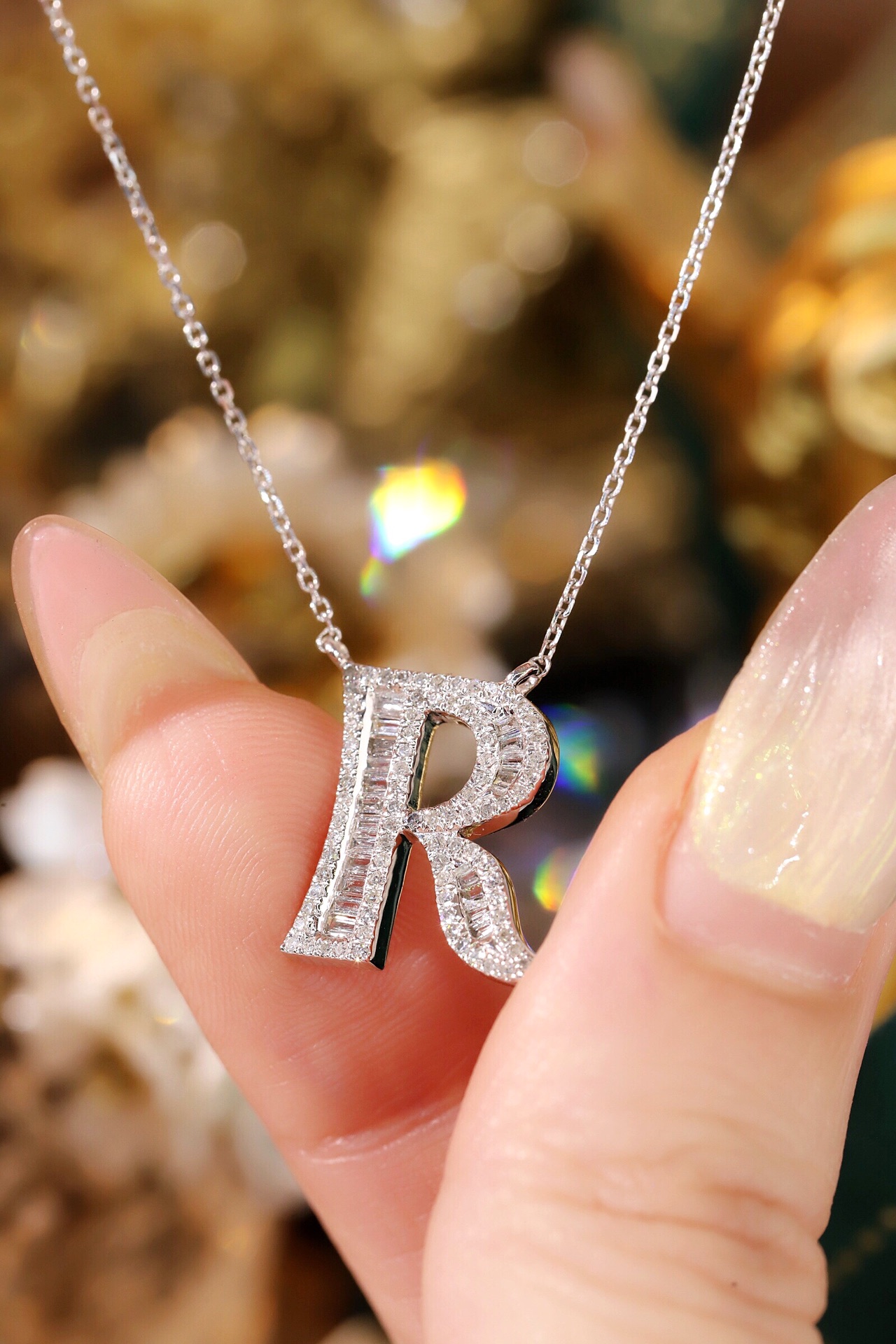18k Gold Necklace with the Letter "R" Inlaid with 0.50ct Natural Diamond