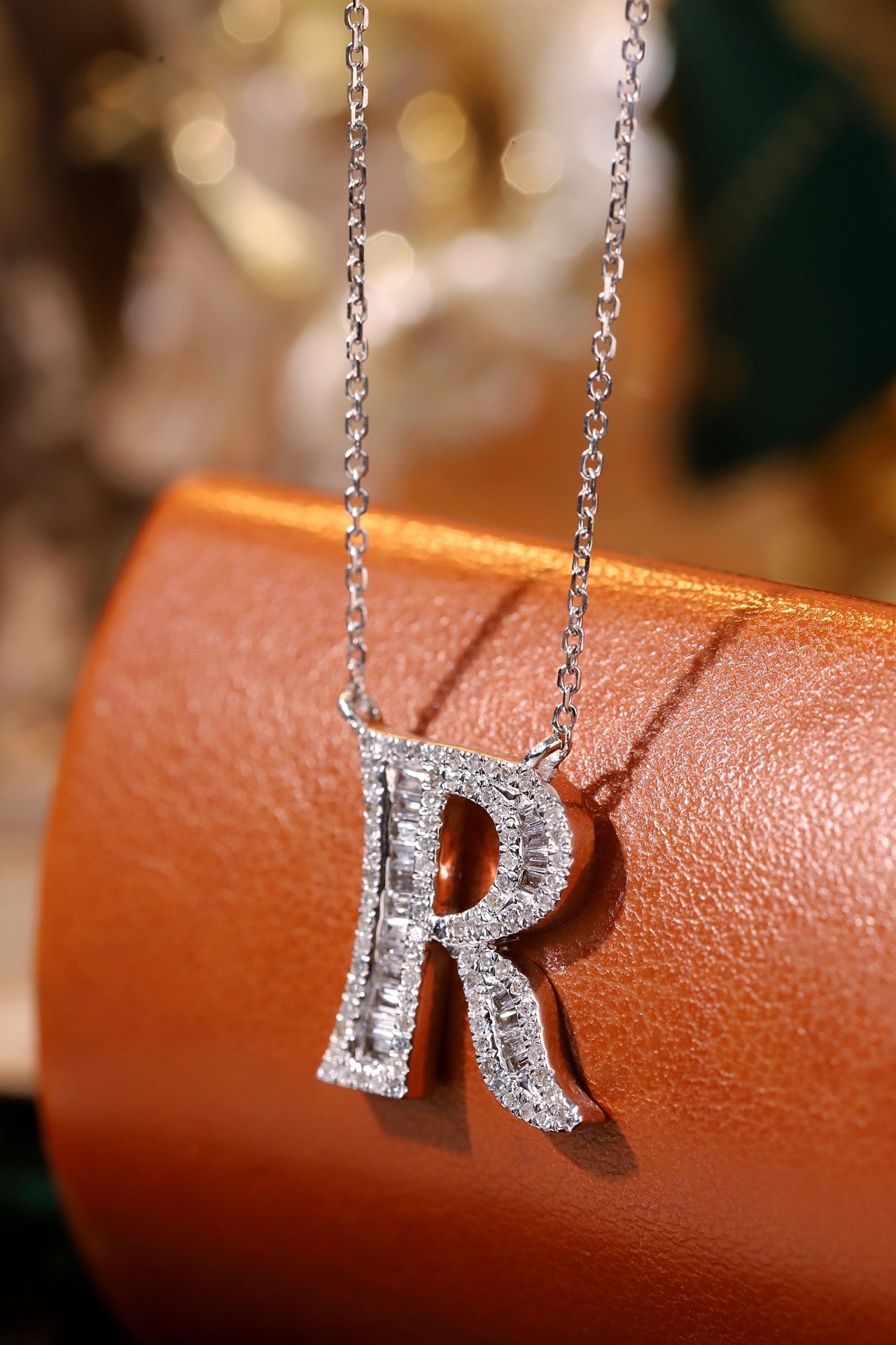 18k Gold Necklace with the Letter "R" Inlaid with 0.50ct Natural Diamond