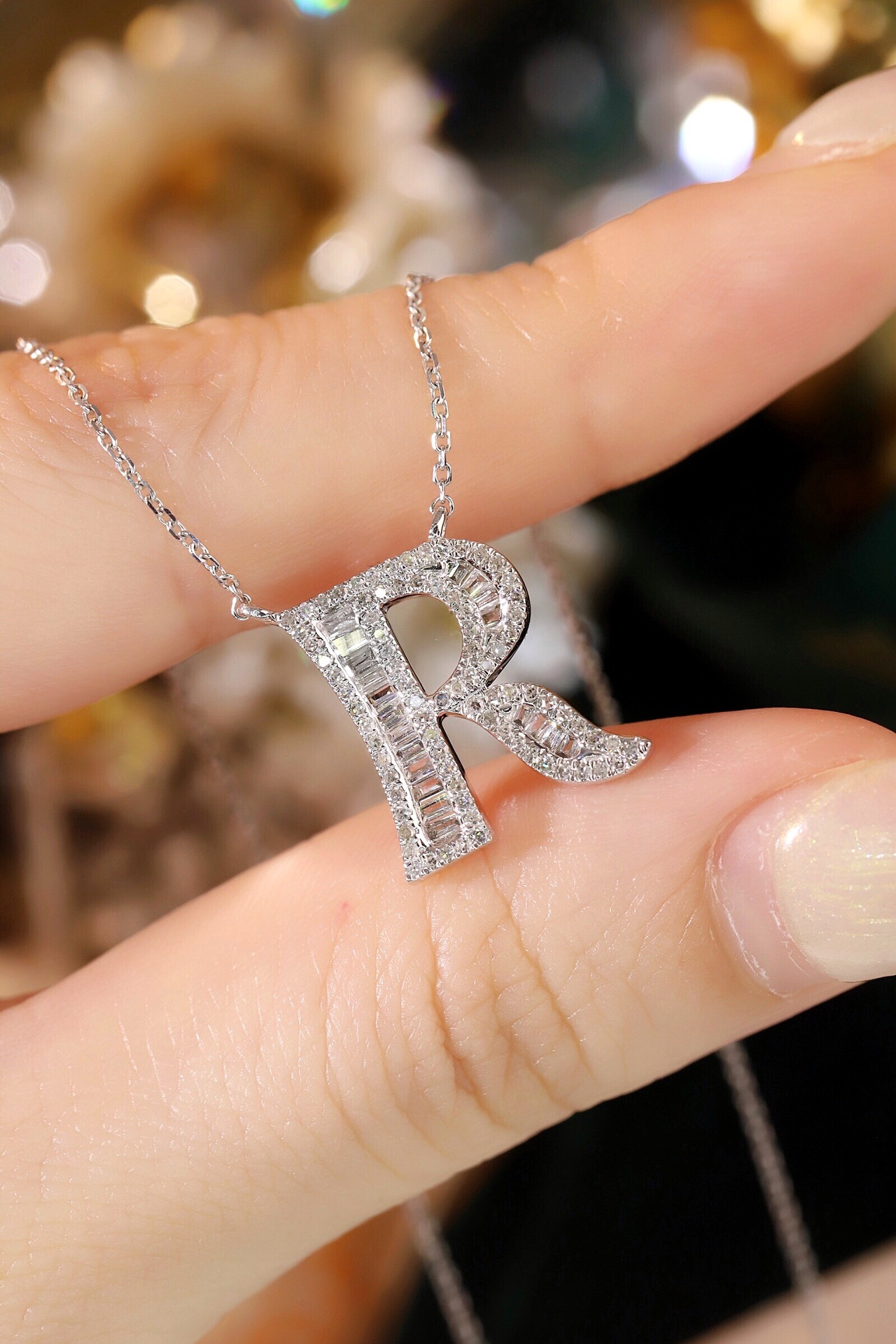 18k Gold Necklace with the Letter "R" Inlaid with 0.50ct Natural Diamond