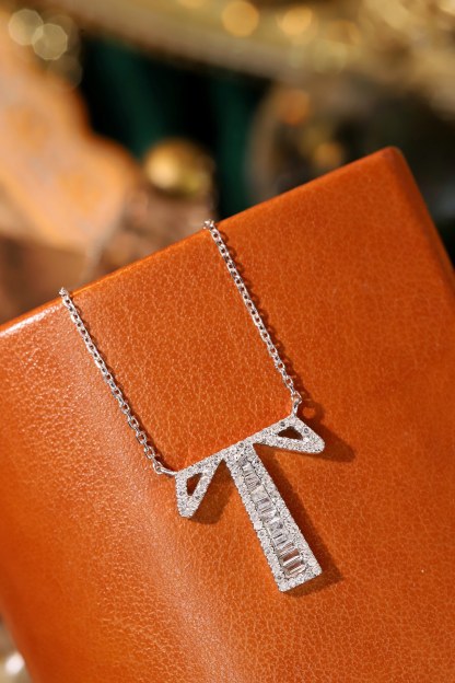 18k Gold Necklace with the Letter "T" Inlaid with 0.35ct Natural Diamond