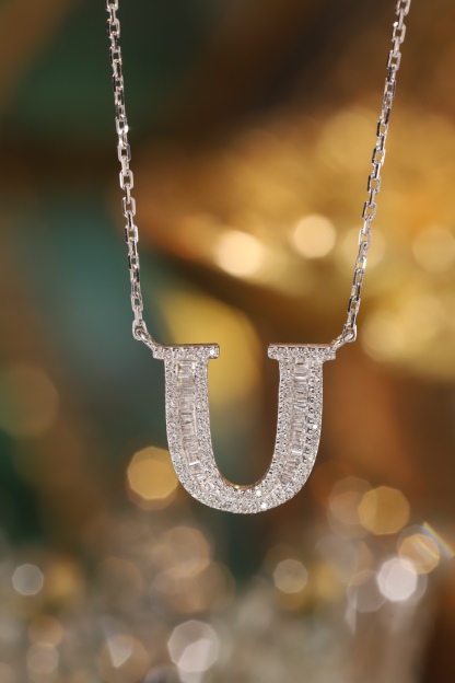 18k Gold Necklace with the Letter "U" Inlaid with 0.51ct Natural Diamond