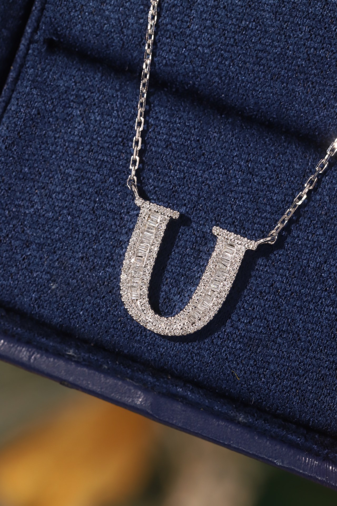 18k Gold Necklace with the Letter "U" Inlaid with 0.51ct Natural Diamond