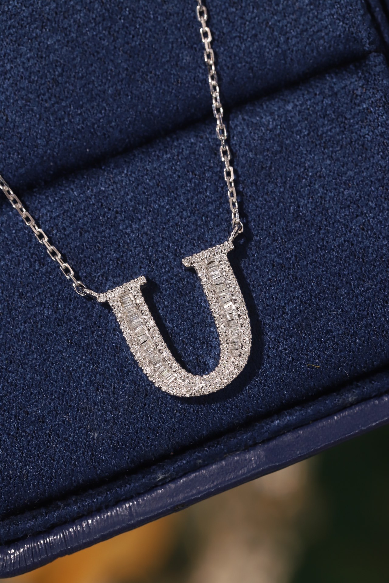 18k Gold Necklace with the Letter "U" Inlaid with 0.51ct Natural Diamond