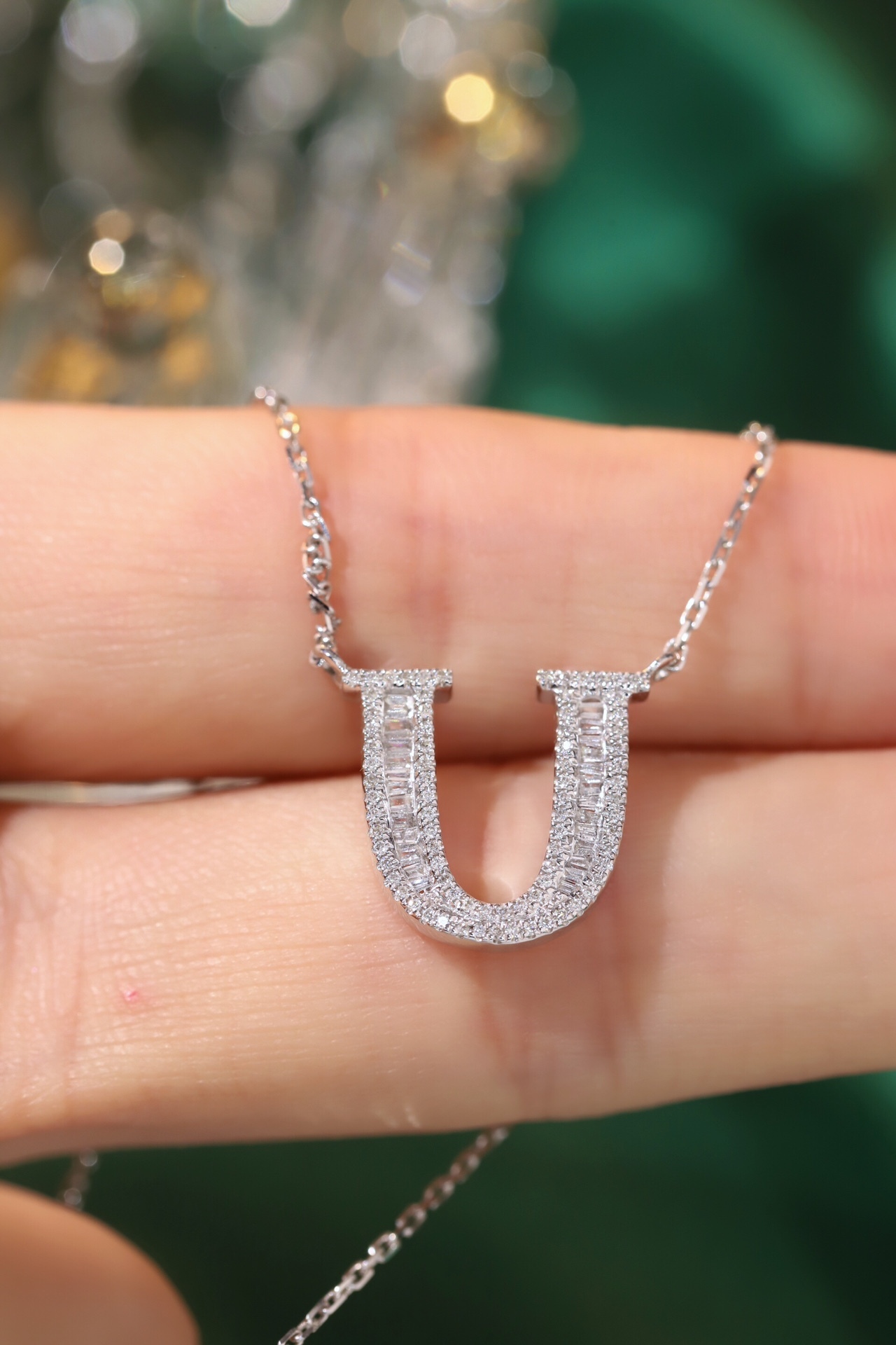 18k Gold Necklace with the Letter "U" Inlaid with 0.51ct Natural Diamond