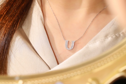 18k Gold Necklace with the Letter "U" Inlaid with 0.51ct Natural Diamond