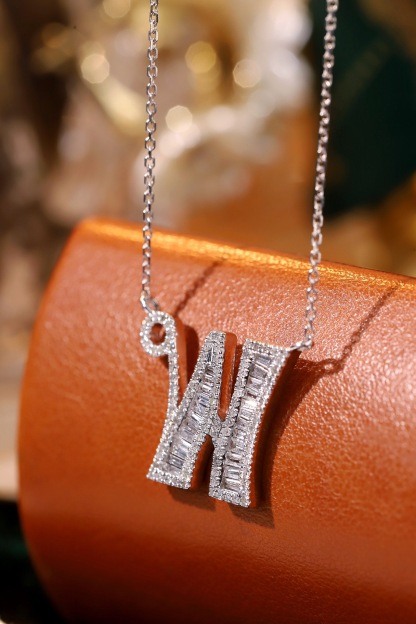 18k Gold Necklace with the Letter "W" Inlaid with 0.60ct Natural Diamond