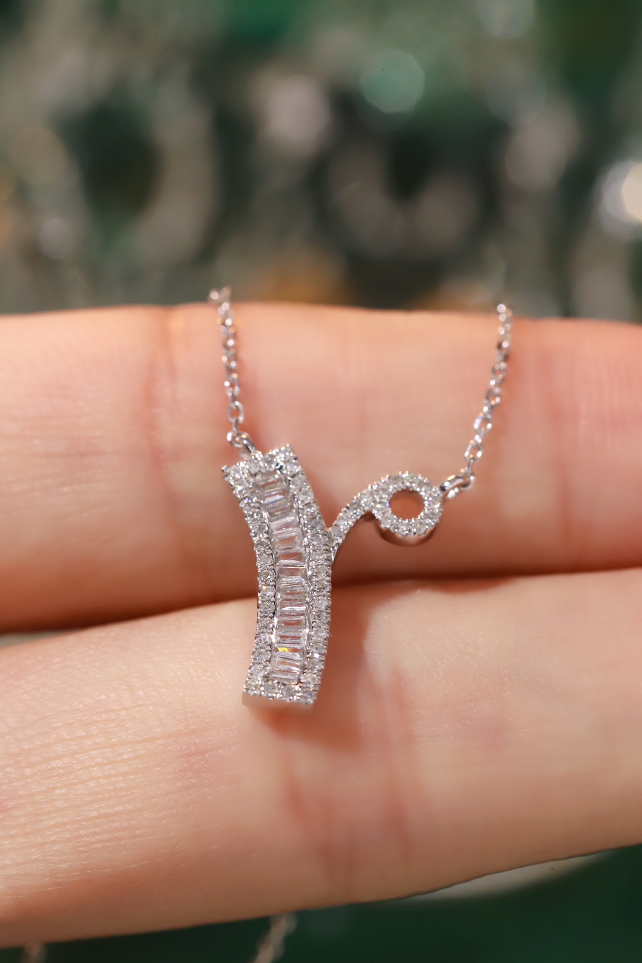 18k Gold Necklace with the Letter "Y" Inlaid with 0.35ct Natural Diamond