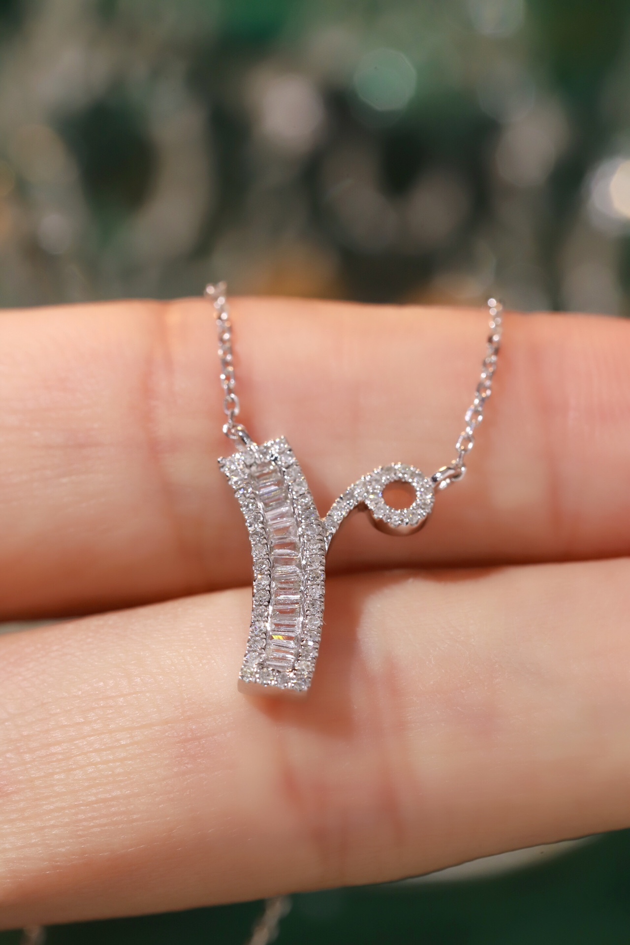 18k Gold Necklace with the Letter "Y" Inlaid with 0.35ct Natural Diamond