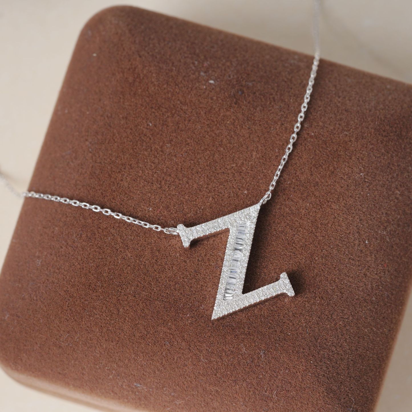 18k Gold Necklace with the Letter "Z" Inlaid with 0.42ct Natural Diamond