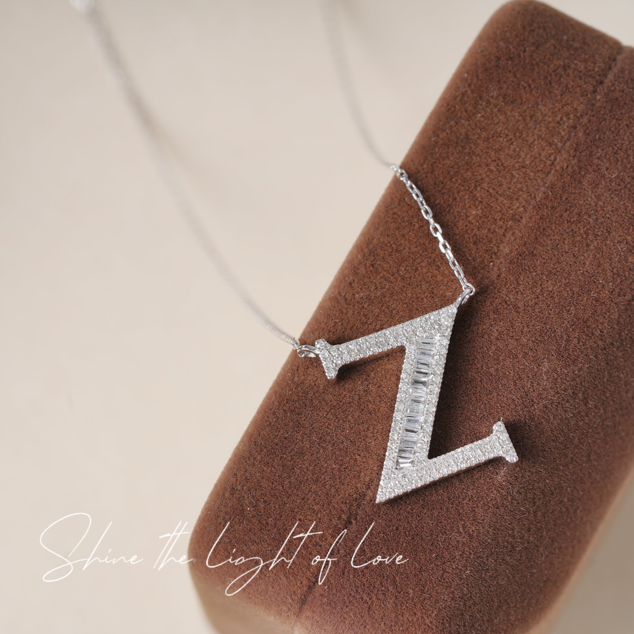 18k Gold Necklace with the Letter "Z" Inlaid with 0.42ct Natural Diamond