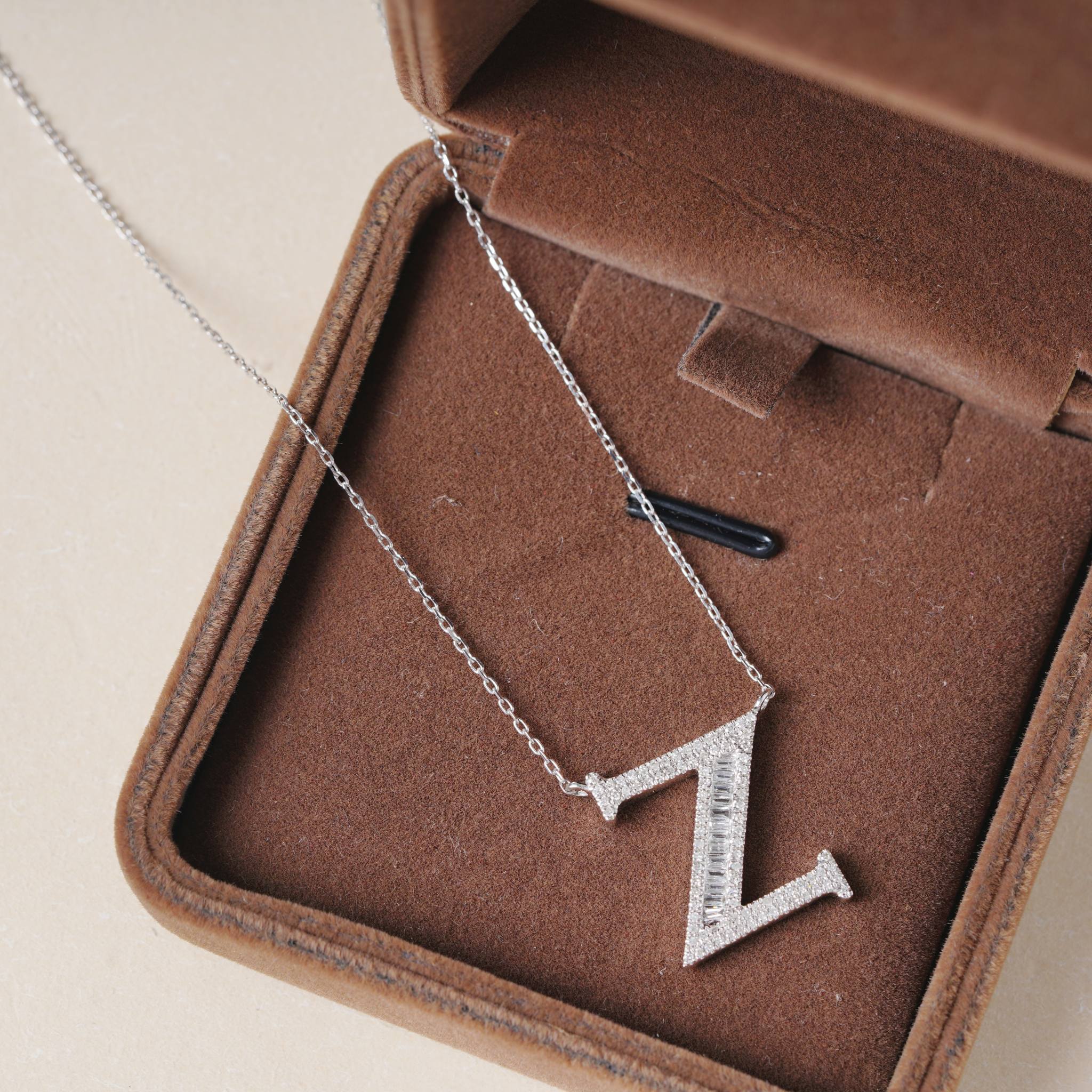 18k Gold Necklace with the Letter "Z" Inlaid with 0.42ct Natural Diamond